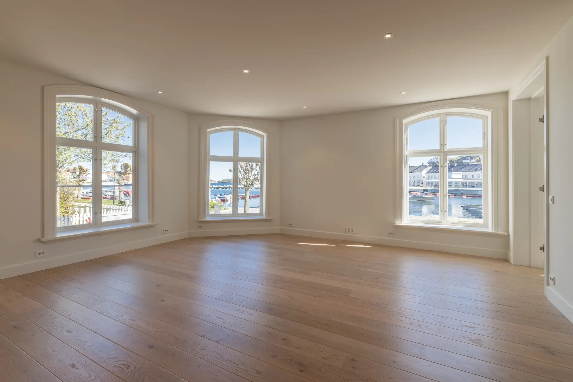 Et bilde fra innsiden i en tom leilighet, til bruk som utgangspunkt for eksempel ved digital styling